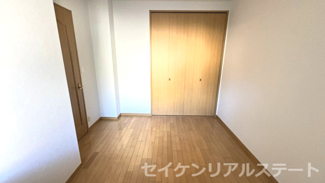 個人の部屋や寝室として使える洋室です