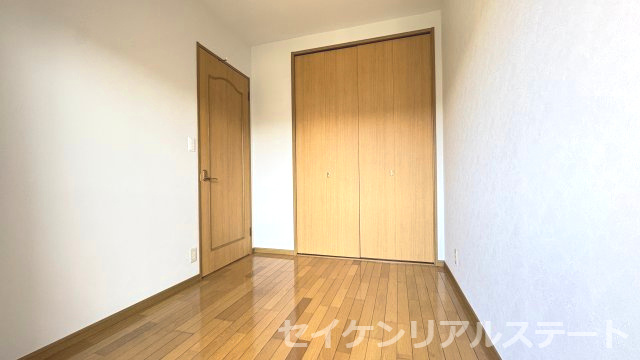明るい洋室です