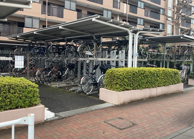マンションの駐輪場は、事前に空きがあるか確認を取ると安心です。せっかく入居したのに駐輪スペースがない！なんてことになったら大変ですよね。そこで、内見時や購入前にはまず事前に確認しておくと良いでしょう。