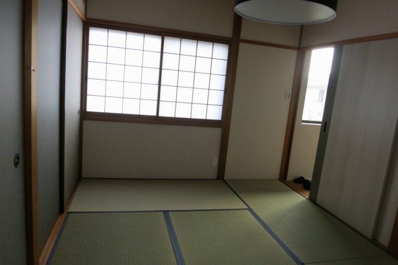 畳も新調済み！伝統とモダンが調和する落ち着きの和室6帖