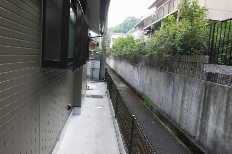お隣との距離もしっかり確保。風通し良好な敷地レイアウト