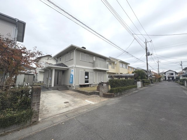 広々22帖のリビング空間全居室に収納がある3LDK！キッチン・洗面・浴室がワンフロアにまとまり、家事がスムーズにこなせる間取り。駐車スペース3台可(車種による)！松伏小学校まで徒歩約6分(460ｍ)！