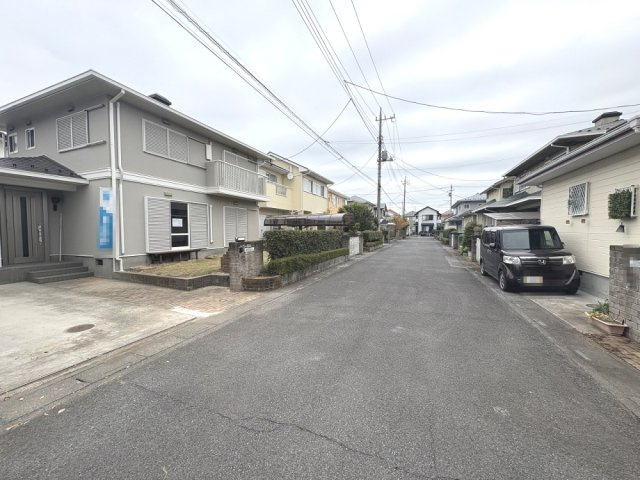 広々22帖のリビング空間全居室に収納がある3LDK！キッチン・洗面・浴室がワンフロアにまとまり、家事がスムーズにこなせる間取り。駐車スペース3台可(車種による)！松伏小学校まで徒歩約6分(460ｍ)！