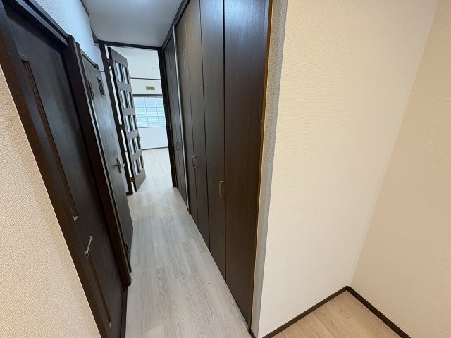収納が豊富で、暮らしやすさに配慮した間取りです。