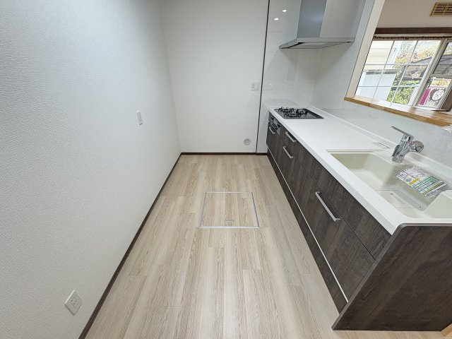 調理道具や調味料もすっきりしまえる、収納力のあるキッチン。
