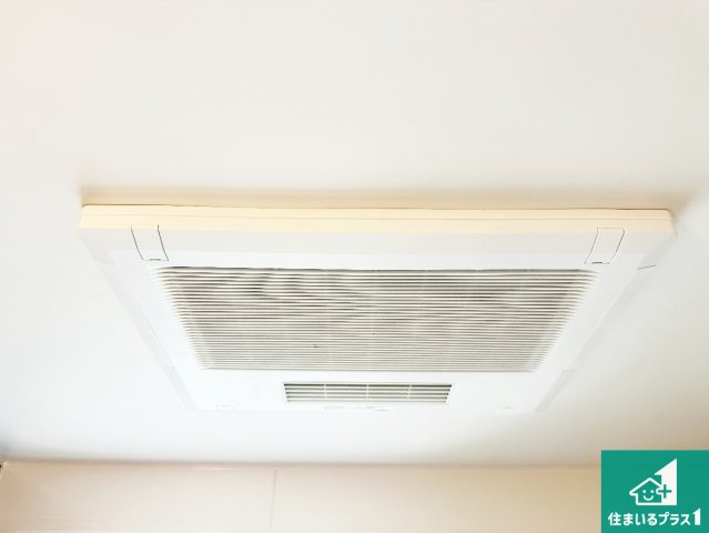 四季を通して快適なバスライフをお手伝いする浴室暖房乾燥機！浴室の乾燥・暖房・涼風・換気はもちろん、24時間換気にも対応！