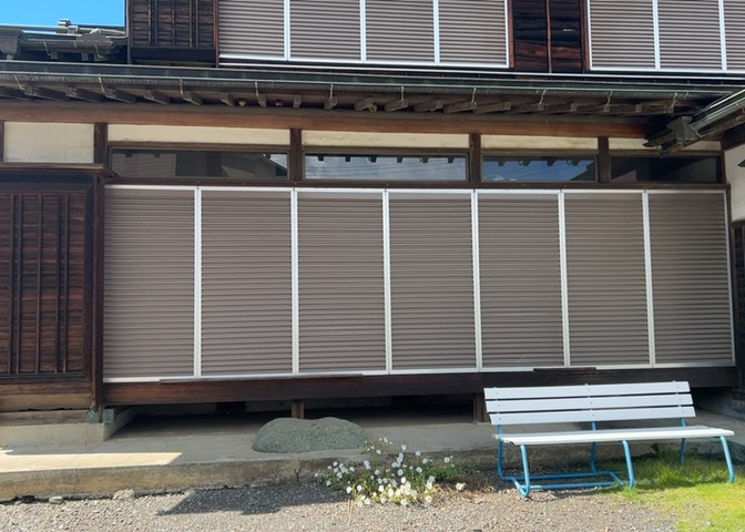 木造住宅とは土台、壁、柱など建築物の強度を支える構造体の材に木が使用されている構造を指します。構造体は建物の自重を支えるだけではなく風圧や水圧、積裁荷重などあらゆる衝撃に耐えるための基礎です。