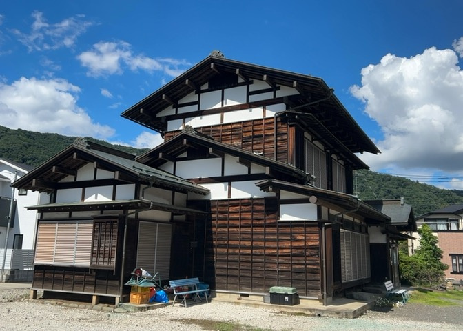 物件の詳細については、現地を見てわかること以外に、役所や法務局などで調べないとわからないことがあります。そのため、現地に行く場合は、もしこの物件を買ったらどのような生活ができるかをイメージしましょう。