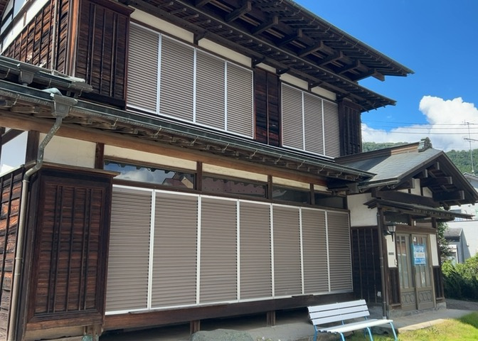 隣家の土地はどうなっているのか、生活利便施設が近くにあるのか、学校まで近いかなど、お客様のライフスタイルにあわせたイメージが重要です。また、近くにあると困る施設が近くにないかも確認するといいでしょう。