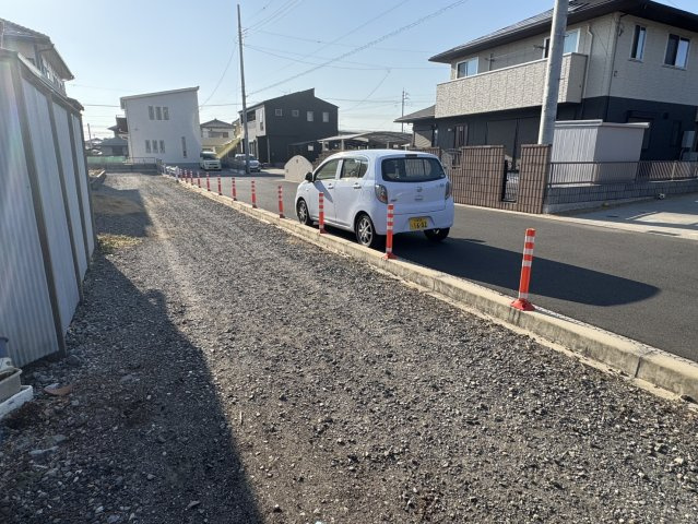 前面道路含む現地写真です