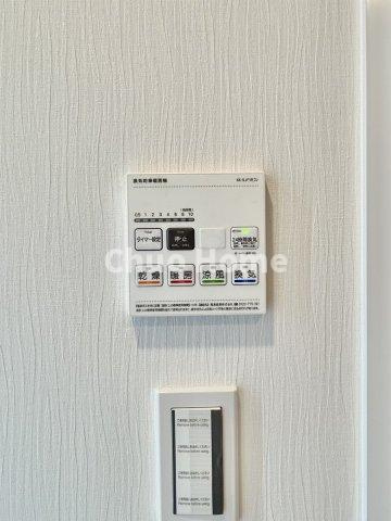 【浴室乾燥機】暖房・冷風・換気・乾燥が可能です。毎日を快適に過ごせるうれしい機能が揃っています。雨の日の洗濯物も安心です。