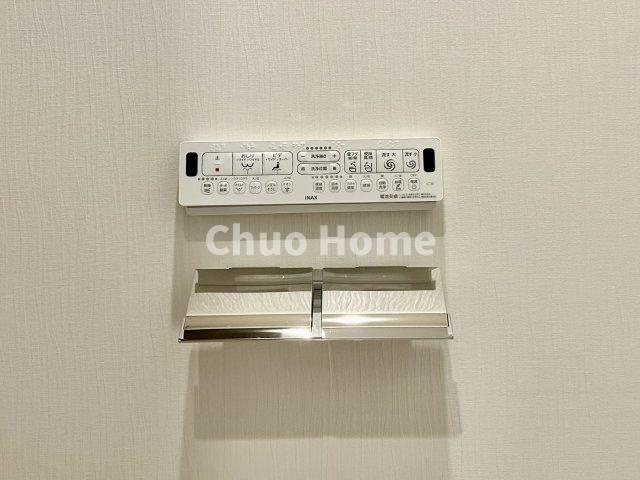 【ウォシュレット】清潔に使いたいお手洗いには最適な設備です。もちろんウォームレットも標準装備です。