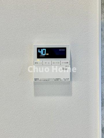 【給湯リモコン】外での一日を忘れさせてくれるオートバス機能でお好みの湯量・温度に調整された浴槽。