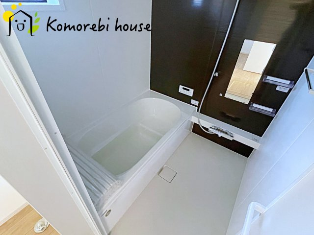 暖房・乾燥・換気が一体になった多機能浴室で、一年を通して快適に使えるのが魅力。冬は暖房であたたかく、雨の日は乾燥が洗濯物をしっかり乾かしてくれます。