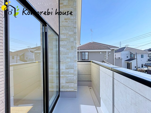 防水施工がしっかりと施されたバルコニーで、雨の日も安心。長く使える耐久性を備えたメンテナンスしやすい仕様です。