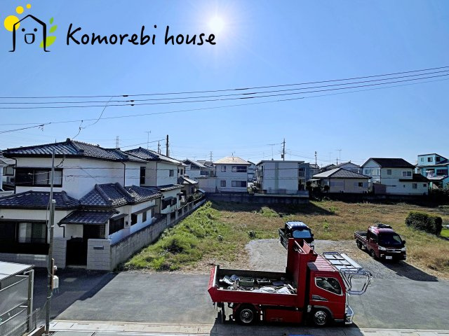 高い建物に囲まれないため、バルコニーからの眺望は開放的。朝日や夕焼けの美しさを日々感じられる、心が落ち着く景色が広がります。