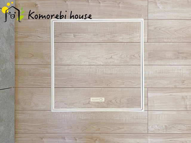 調味料やストック食材、非常用品までまとめてしまえる床下収納。キッチン周りがすっきり片付き、必要な時にさっと取り出せる“賢い収納スペース”として毎日の家事を支えます。