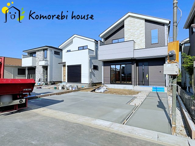 並列2台駐車が可能なゆとりあるスペース。来客時や将来車が増えても安心の使い勝手です。