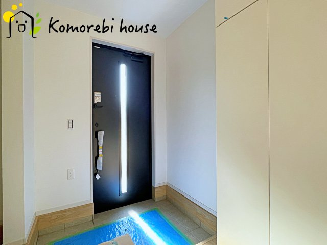 明るく使いやすい玄関で、家族の生活をスムーズに。収納や導線も配慮された万能空間です。