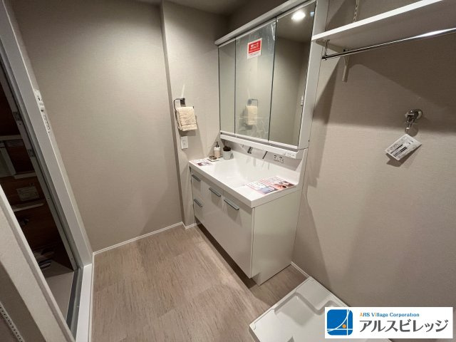 三面鏡化粧洗面台