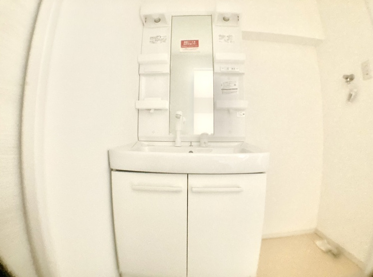 たっぷりの収納を設けたシャワー付洗面台で快適な暮らしをはじめてみませんか。
