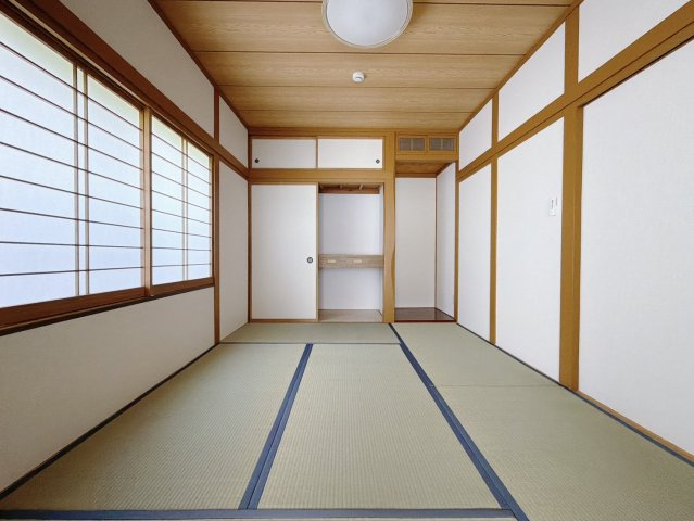■和室｜フローリングでは感じることのできない圧倒的な寛ぎやすさを実感してください。独立しているので周りを気にせず寝そべることもできますね♪