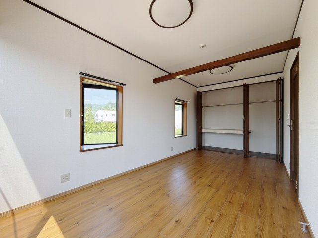 ■洋室｜2階各居室には収納をご用意しています。大きな収納があるのでいつでも部屋がすっきりと片付きます♪