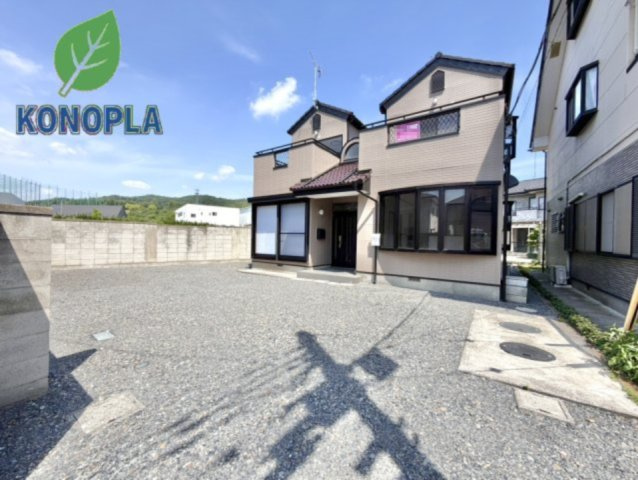 ■外観｜住宅街の中でも圧迫感が少なく、のびのびとした暮らしが叶う立地となっています。