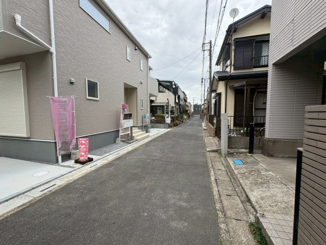 閑静な住宅街、3LDK+畳コーナー、南西向きで日当たりは良好！バルコニーは2か所あり洗濯物は沢山干せます！2台駐車可能(車種による)ビッグ・エー弥十郎店徒歩5分(350ｍ)お買い物は近くて便利です！