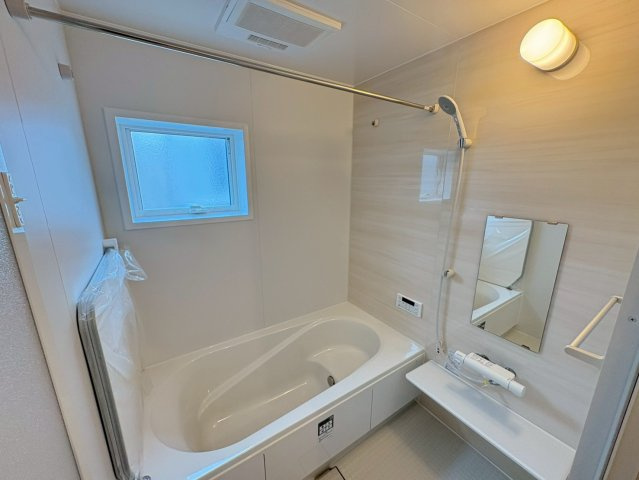 閑静な住宅街、3LDK+畳コーナー、南西向きで日当たりは良好！バルコニーは2か所あり洗濯物は沢山干せます！2台駐車可能(車種による)ビッグ・エー弥十郎店徒歩5分(350ｍ)お買い物は近くて便利です！
