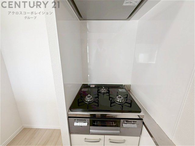 多数の調理器具を同時に使用でき、料理の効率化が可能。省エネで節約になり、様々な料理スタイルに適応できます。また、火力調整が独立しており、手入れや掃除もしやすく、今よりもっとお料理が楽しくなるかも。　