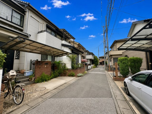 ■お好きなハウスメーカーで建築可能です！　■土地面積約30坪・整形地　■南東道路・日当たり良好！　■近くに商業施設充実！　■東越谷小学校徒歩3分(210ｍ)・越谷東中学校徒歩19分(1500ｍ)
