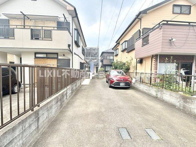 小学校・中学校が近く、子育て環境良好な立地になります。小さなお子様がいる方には、安心な立地になっております。