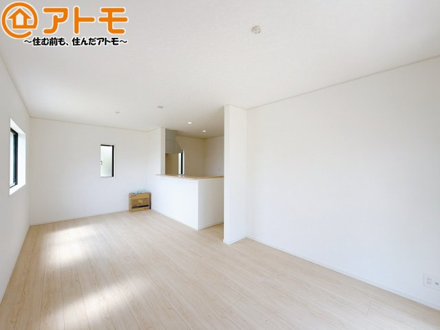 家族団らんのイメージは、リビングを思い浮かべませんか？リビングこそ広々としたお部屋が良いですね♪