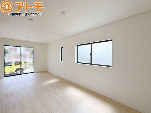日当たりのよいリビングは、一年を通してぽかぽかとしています。家族が自然と集まる空間になりそうですね♪