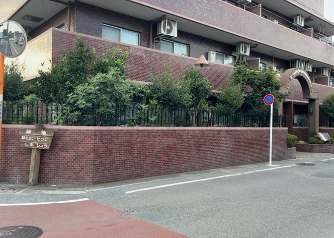 外観はマンション管理がされているかの目安になります。築年数が古いと、壁面は劣化してひび割れが生じることも！建物が古びていても細かいところが修繕されていると、きちんと管理されているなぁと感じるでしょう。
