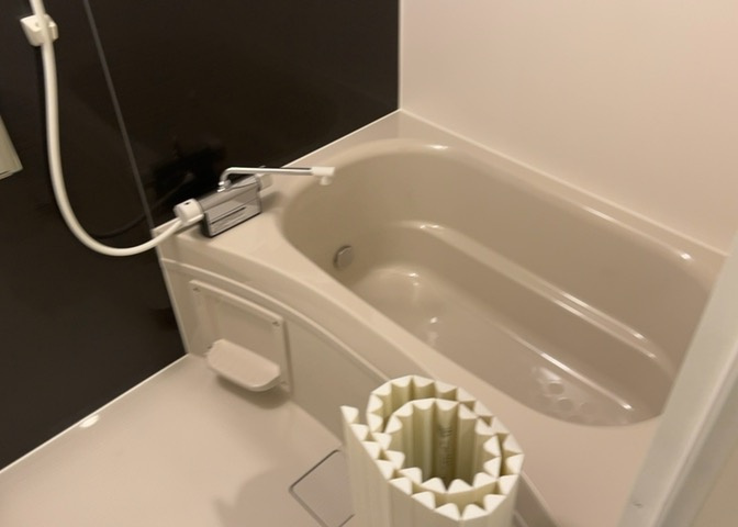 入浴時の快適さも大事なことですが、綺麗な状態を維持できなければ気持ちよく入浴できません。毎日の掃除が楽という点は大事なポイントになります！カビが生えにくく掃除がしやすい、壁や浴槽を選ぶといいでしょう。