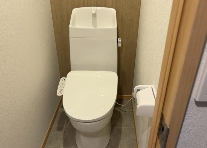 トイレは大きさや形、機能、抗菌性などが異なる多種多彩なタイプが各メーカーから出ています。それぞれに良さがあるため、事前にどういったタイプのトイレがいいのかをご家庭内で決めて、内見に行くといいでしょう。