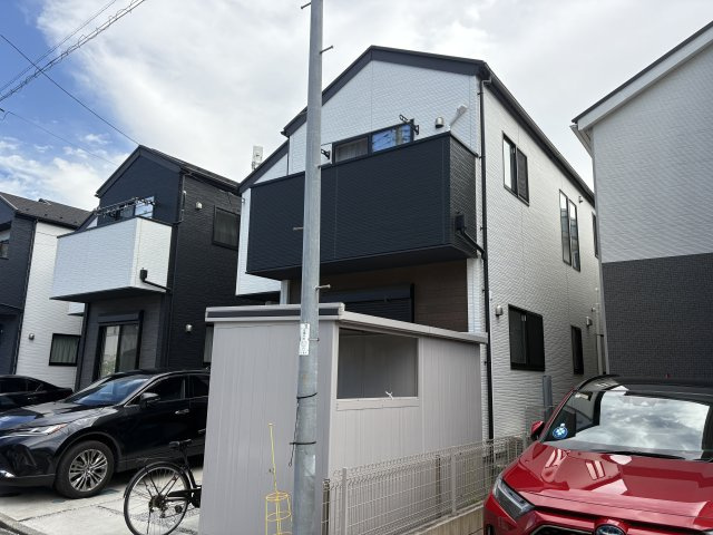 隣棟との距離が確保され、採光・通風良好。　南向きのバルコニーが明るい日差しを取り込み、室内も快適な空間に。