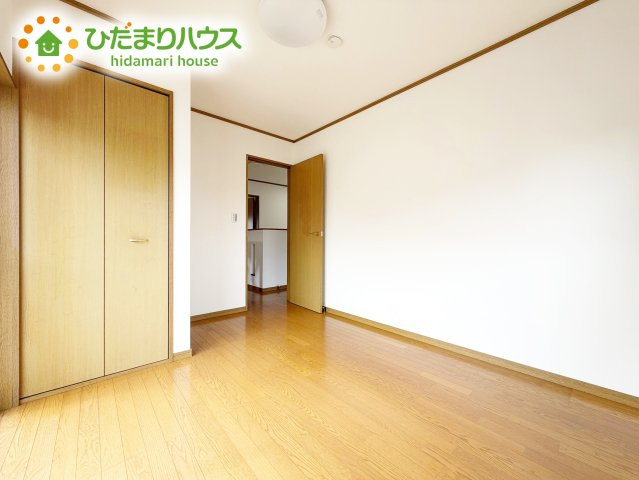明るい洋室は、生活にゆとりを齎してくれるゆったりスペース