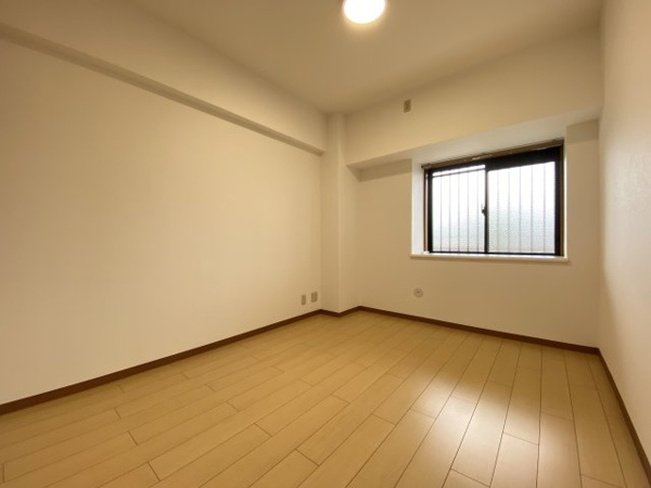 【エクレール豊春Ⅲ　中古マンションの洋室】