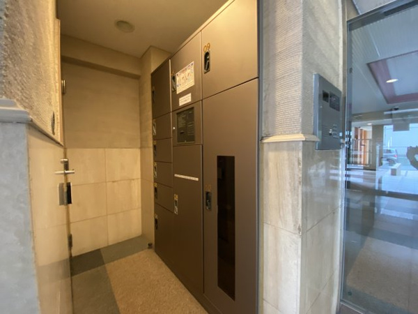 【エクレール豊春Ⅲ　中古マンションの宅配ボックス】