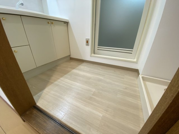 【エクレール豊春Ⅲ　中古マンションのランドリースペース】
