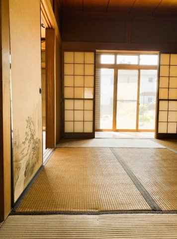 ■和室｜フローリングでは感じることのできない圧倒的な寛ぎやすさを実感してください。独立しているので周りを気にせず寝そべることもできますね♪