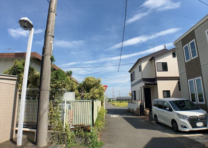 景色重視でお家選ぶをするとスーパーが遠い！学校が遠い！など生活をするうえで利便性で困ることもあります。まず一度現地を見学する際に、周辺の施設などがあるかを確認し、暮らし始めた後のことを想像しましょう。