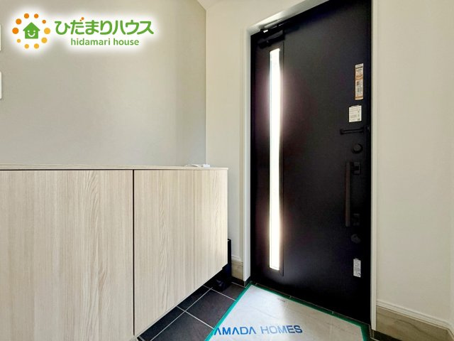 シューズボックスは、家族全員の靴が入るため、散らかりがちな玄関もスッキリ片付きますね。