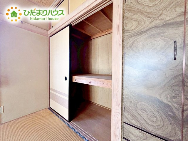 奥行きが広い収納スペースなので、お布団も楽々しまえますね！！