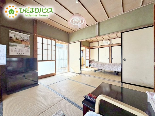 落ち着ける空間の和室。ゴロゴロする、お子様を寝かせる、客間として利用するなど、ライフスタイルに合わせて変化をもたらすことができます。