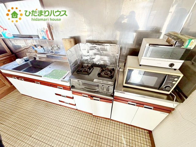 使い勝手のよい明るく開放的なキッチン