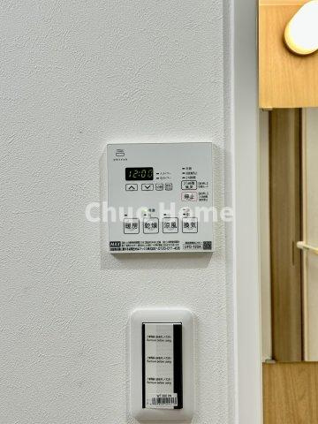 【浴室乾燥機】暖房・冷風・換気・乾燥が可能です。毎日を快適に過ごせるうれしい機能が揃っています。雨の日の洗濯物も安心です。
